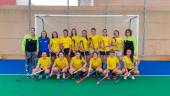 IMBATIDAS. Jugadoras y técnicas del CH Alcalá cadete femenino, que se acaba de proclamar campeón liguero autonómico sin conocer la derrot a o el empate.