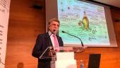 Antonio Escribano pronuncia su conferencia en la Ifeja. / Francisco J. Marín / Diario JAÉN.
