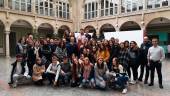 EDUCACIÓN. Estudiantes de Erasmus+, junto a los profesores y el alcalde, Antonio José Rodríguez, en el centro.