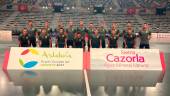 TOMA DE CONTACTO. Los jugadores de la selección española, antes de iniciar su primer entrenamiento sobre la pista del Olivo Arena.