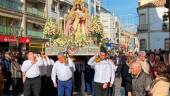 PATRONA. La Virgen de la Paz, en procesión, acompañada de numerosos fieles.
