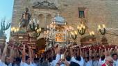 Un momento de la procesión en Arjona. 