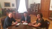 REUNIÓN. Los responsables de Diputación y Colegio de Aparejadores.