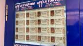 Billetes de Lotería Nacional de Navidad expuestos en la Administración “La Fortuna”. / Pablo Espinosa / Diario JAÉN.