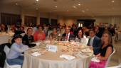 FOTO DE FAMILIA. Trinidad Rus, Irma Soriano, Cristina Villanueva, Julio Millán, Catalina Madueño, Francisco Reyes y Juana del Moral, en la mesa de presidencia de la gala.