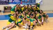 felicidad. Las jugadoras del CAB Linares celebran la victoria ante el CB Jaén.