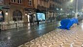 Calzada de Bernabé Soriano mojada por la lluvia anoche. 