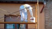 Trabajador sobre un andamio de obra. / Archivo / Europa Press. 