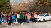 MOVILIZACIÓN. Alumnos del instituto torrecampeño Miguel Sánchez López protestan en la calle por las deficiencias en la calefacción.