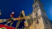 “El Abuelo” a su paso por la Catedral de Jaén, en el itinerario de ida. / Juanfran Paredes / Diario JAÉN.