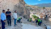 El presidente de la Diputación de Jaén y el alcalde de Bedmar visitan las excavaciones. / Diputación de Jaén.
