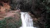 NATURALEZA. El agua dota de su espectacular belleza al paraje de Las Chorreras, próximo al casco urbano valdepeñero.