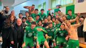 Jugadores del Atlético Mancha Real celebran la victoria