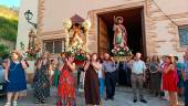 Los vecinos de Burunchel portan sobre los hombros las divinas tallas de sus patronos. / Adrián Claudio / Diario JAÉN.