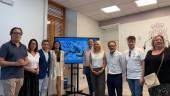 El alcalde de la capital, parte del equipo de Gobierno municipal, vecinos de Valdeastillas y del grupo de inversores, en la presentación del proyecto. / N. Fernández / Diario JAÉN. 
