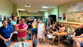 Vecinos y protagonistas de algunas de las fotografías acudieron a la inauguración de la exposición “Huelma Periodística” en “La Casilla”. / Álvaro Guzguti / Diario JAÉN.