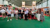 Fotografía de familia con todos los premiados en los premios ExpoHuelma 