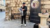 Paco Velázquez, durante el recital organizado por el Grupo Literario Oliversando. / Nuria Fernández / Diario JAÉN. 