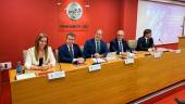 Eva Murgado, Julio Millán, Nicolás Ruiz, Lucas Ruiz y Bruno García durante la presentación del primer estudio sobre comercio minorista de proximidad en Jaén. / Álex Gómez / Diario JAÉN.