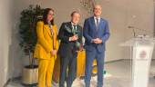 Marta Torres, José Ángel Cabrera y Nicolás Ruiz, en la entrega del reconocimiento. / Ana Isabel Bravo / Diario JAÉN.