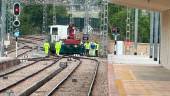 Los operarios trabajan en la incidencia producida en la estación de tren de Jaén. / Nicolás Collado / Diario JAÉN. 