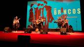 Los integrantes de Los Brincos al poco de comenzar el concierto en el Teatro Infanta Leonor de la capital jiennense. / Álvaro Guzguti / Diario JAÉN.
