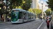 Imagen de archivo dle tranvía, a su paso por paseo de la estación, durante el primer simulacro que completó, el 17 de septiembre de 2025. / Álex Gómez / Diario JAÉN.