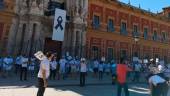 TRABAJADORES. Feriantes se manifiestan a las puertas del Palacio de San Telmo de Sevilla.