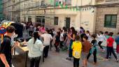 Alumnos del CEIP Nuestra Señora de la Capilla durante la actividad “Calles Abiertas a la Infancia” en la calle Linares. / Á. Gómez.