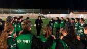 Laura Delgado se dirige a las jugadores del Jaén Rugby durante la clase ofrecida este jueves. / Pedro Cruz.