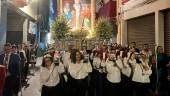 Los fieles llevan sobre sus hombros al Cristo de Chircales. / Jason Moyano / Diario JAÉN.