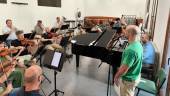 Los músicos del Conservatorio Profesional Ramón Garay interpretan el himno de Jaén CB. / Álex Gómez / Diario JAÉN. 