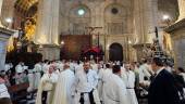 Cientos de fieles de la Buena Muerte se congregan en el interior de la Catedral. / Fran Moreno / Diario JAÉN. 