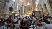 El deán, Francisco Juan Martínez Rojas, preside la eucaristía, que estuvo concele-brada por un nutrido grupo de miembros del Cabildo Catedral. / J. Cobos / Diario JAÉN. 