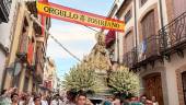 Un momento de la procesión en Torredonjimeno. / Nuria Fernández / Diario JAÉN.