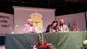 José Salcedo, teniente de alcalde de Vilanova del Camí; Noemí Trucharte, la alcaldesa, e Iván Cruz, alcalde de Pozoalcón firman acuerdo de hermanamiento entre los dos municipios / Diario JAÉN.