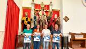 Blas Jiménez, Noelia Palacios, Beatriz López y Antonio Hervás, muestran los carteles de la caminata “Salud y Paz”.