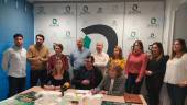 EMPRESAS. Paola Gener, Francisco Javier Sarmiento, María José García y la junta directiva, durante el sorteo.