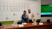 Francisco Reyes y Luis Vera, en la firma del acuerdo. / G. Moreno / Diario JAÉN.