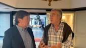 Nicolás Sabariego y Javier Lozano dialogan en un hotel de Madrid. / Futsalsur. 