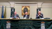 Manuel Aragón, José Ángel Marín y Rafael Morales, durante la conferencia celebrada en La Económica. / Ana Isabel Bravo.