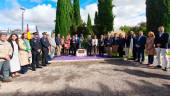 Foto de familia del descubrimiento de la escultura “Niño con perro” con motivo del centenario del nacimiento de Constantino Unghetti. / F. J. Marín / Diario JAÉN.