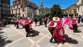 El grupo de México realiza su exhibición a las puertas del Palacio Provincial de la Diputación de Jaén. / Álvaro Guzguti / Diario JAÉN. 