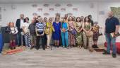 Foto de familia de las personas que asistieron a la presentación de “Relatos de una conexión en vida”. 