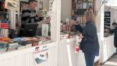 Uno de los puestos de la Feria del Libro de Jaén. / Nuria Fernández Luque / Diario JAÉN. 