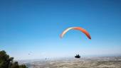 Algunos de los parapentistas que surcaron el cielo jiennense desde Pegalajar. / Álex Gómez / Diario JAÉN. 