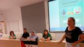 María Montávez toma la palabra en presencia de Ana Arboledas, Taleb Alisalem, Salka Mahfoud y Juana Cazorla. /Juan Rafael Hinojosa /Diario JAÉN.