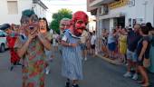 Pasacalles de gigantes y cabezudos, por las calles de Frailes. / Juan Rafael Hinojosa / Diario JAÉN. 
