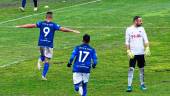 GOLEADADa. Chendo, delantero del Linares Deportivo, celebra el primero de sus dos tantos ante el Melilla CD..