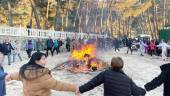 Baile en torno la fuego de Orcera. / Elisabeth Ruiz Martínez / Diario JAÉN.